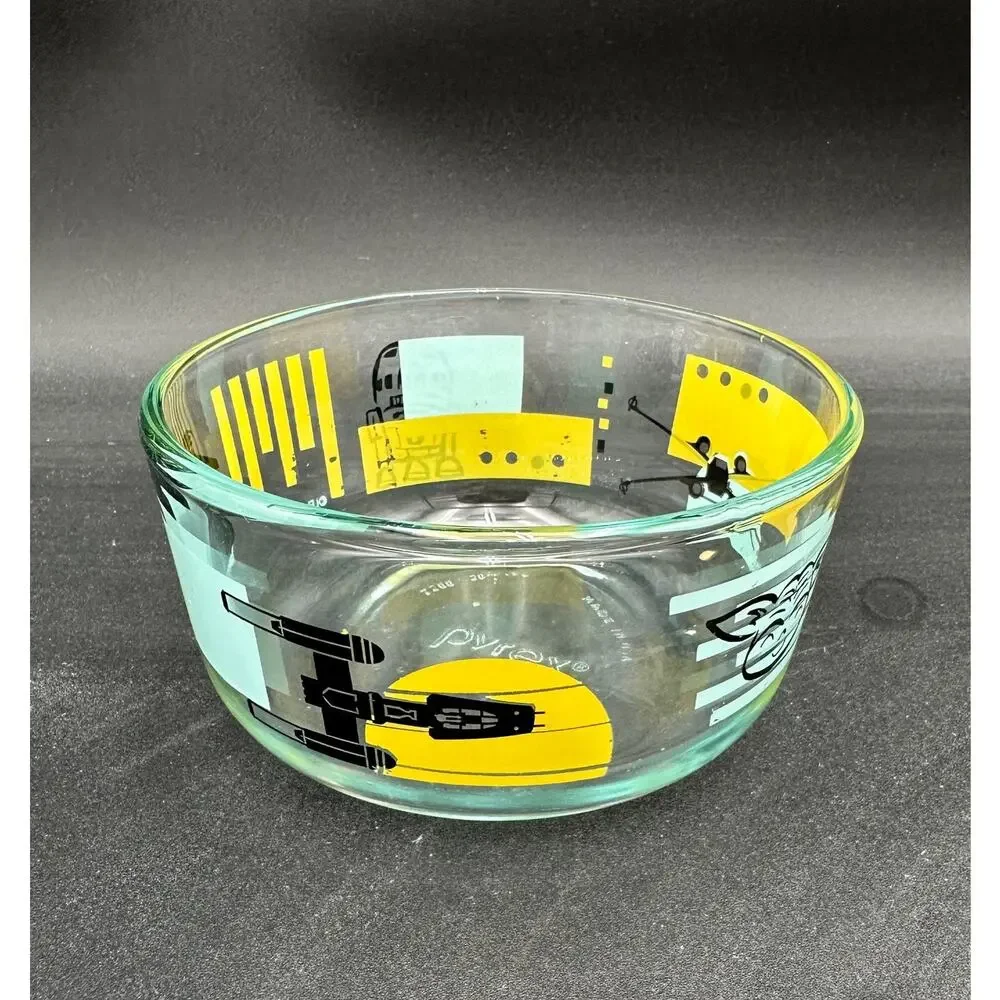 Pyrex Star Wars 2 piece Set 7200 4.75", 7211 8" x 6" - Picture 6 of 12